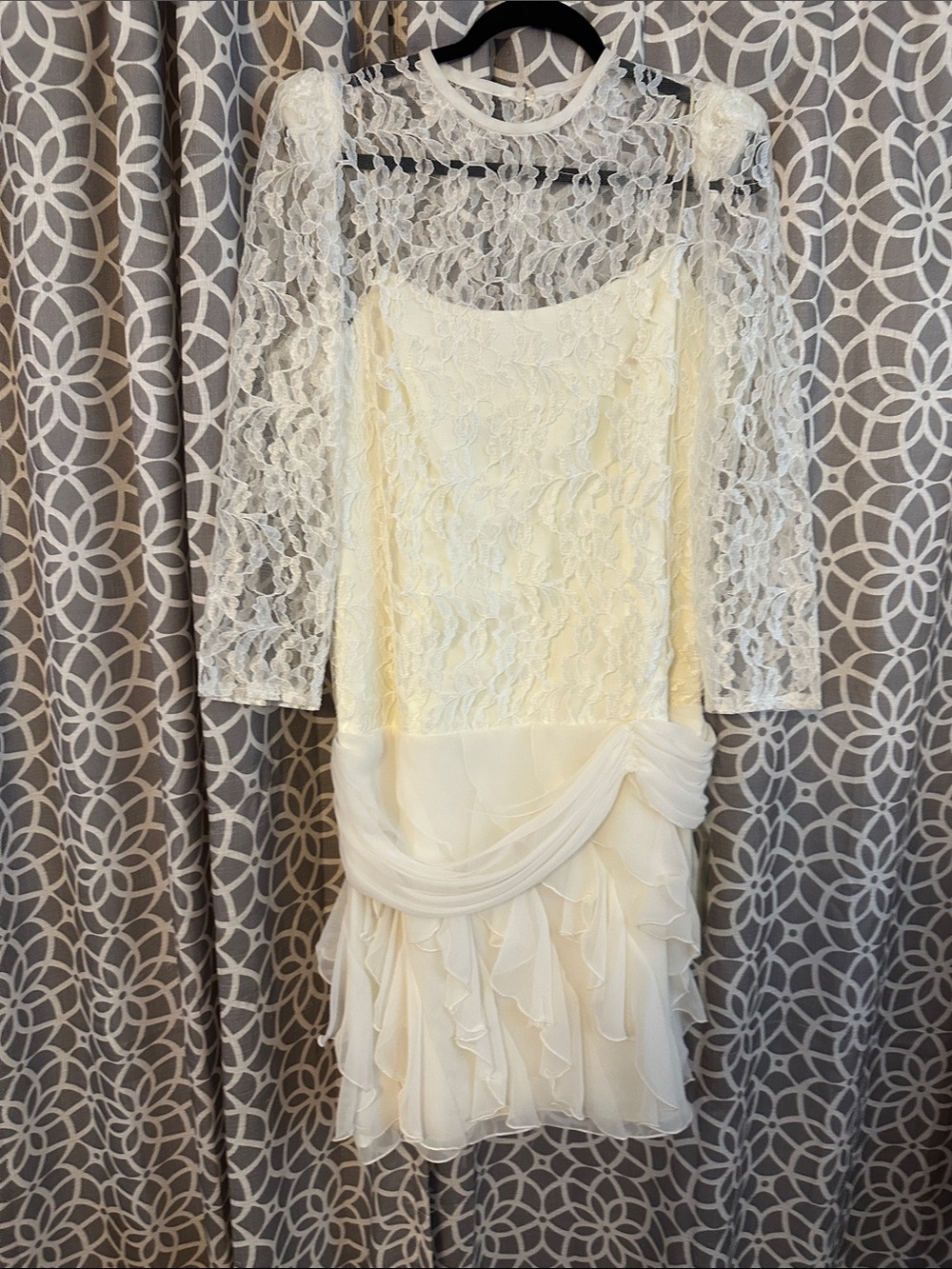 After Dark Ivory Lace Long-Sleeve Ruffled Cocktail Dress M
